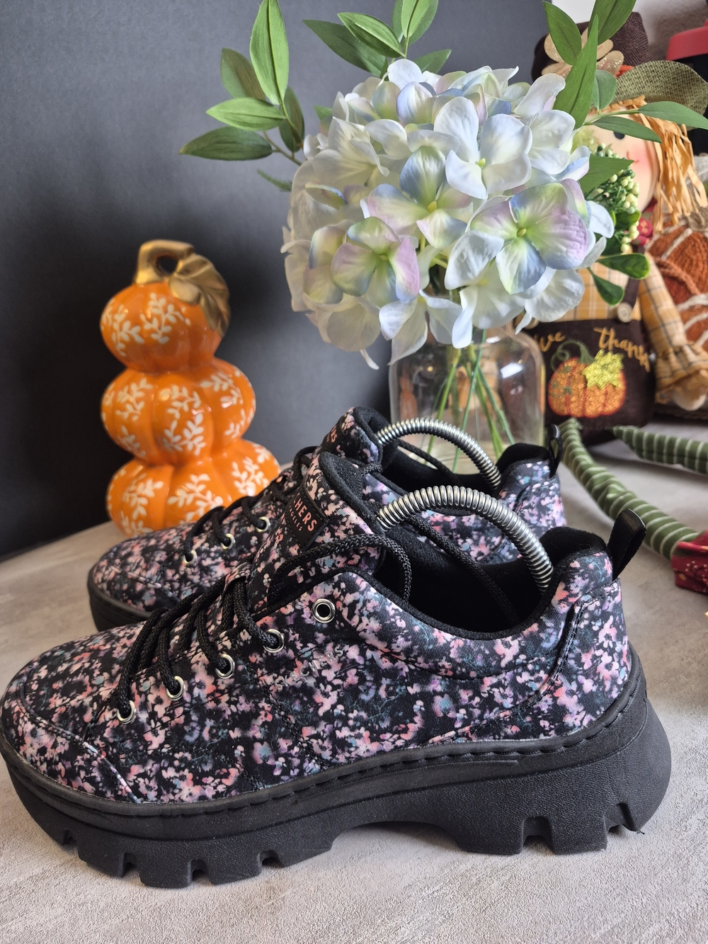 .Skechers Women's Black with Pink Floral Lace-Up Platform Shoes! New! Size 9
